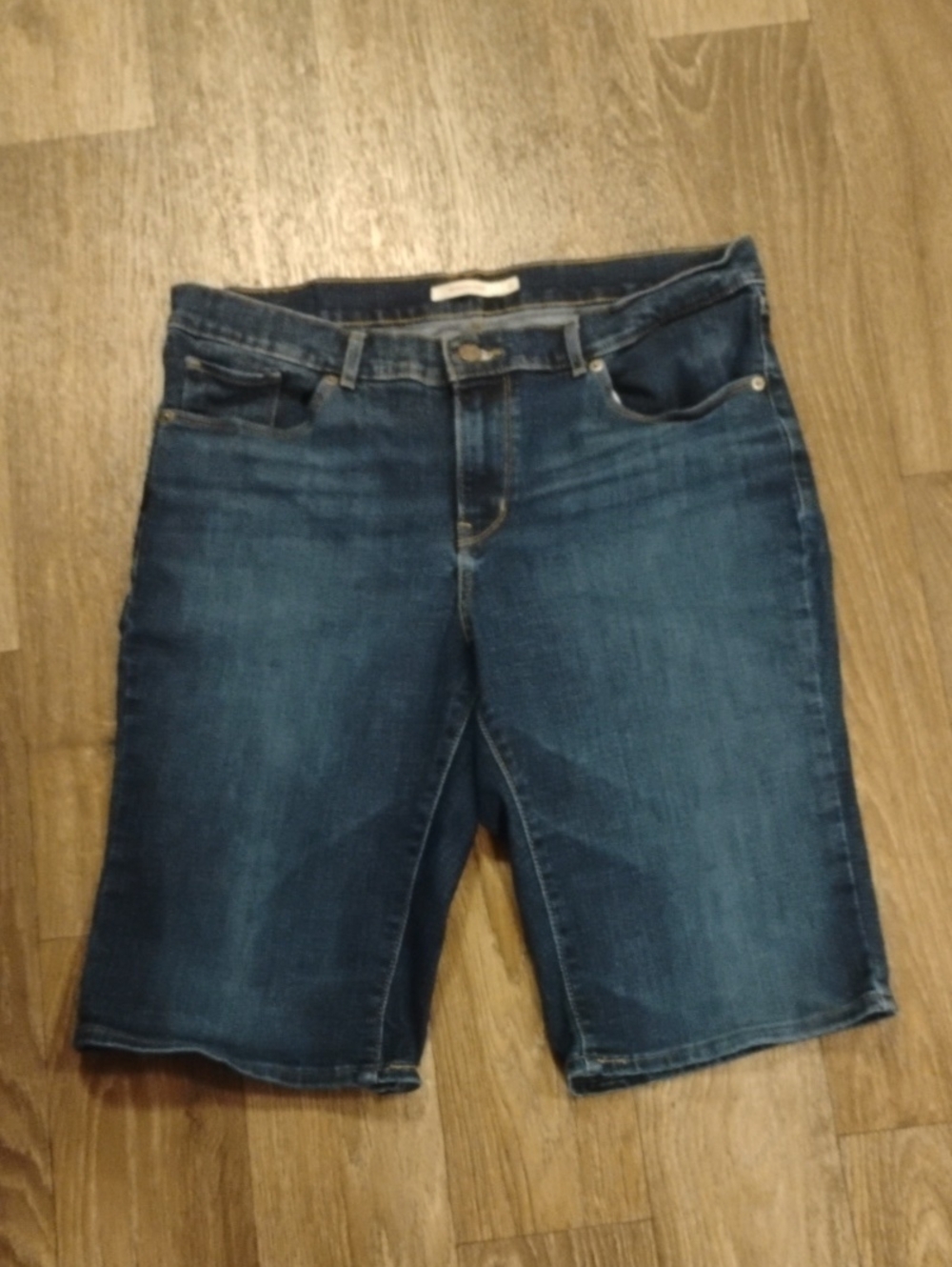 5/$20 Levis 31 Women's Dark Blue Bermuda Shorts